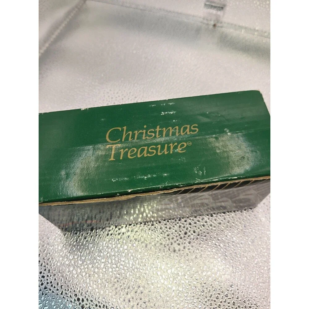 Lot of 6 VTG 1988 Christmas Treasure Fine Porcelain Napkin Rings 24k Gold Trim